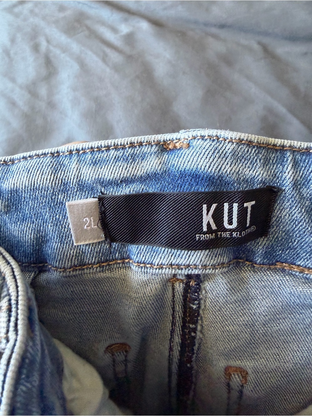 Kut from the Kloth Lightwash Blue Reese Straight Leg Jeans size 2L EUC - Picture 5 of 10